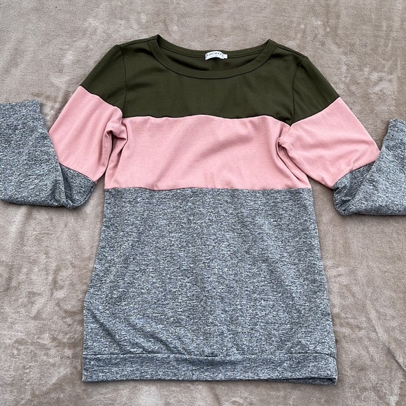LOCRYZ Colorblock Long Sleeve Top, Size Small - Picture 9 of 9